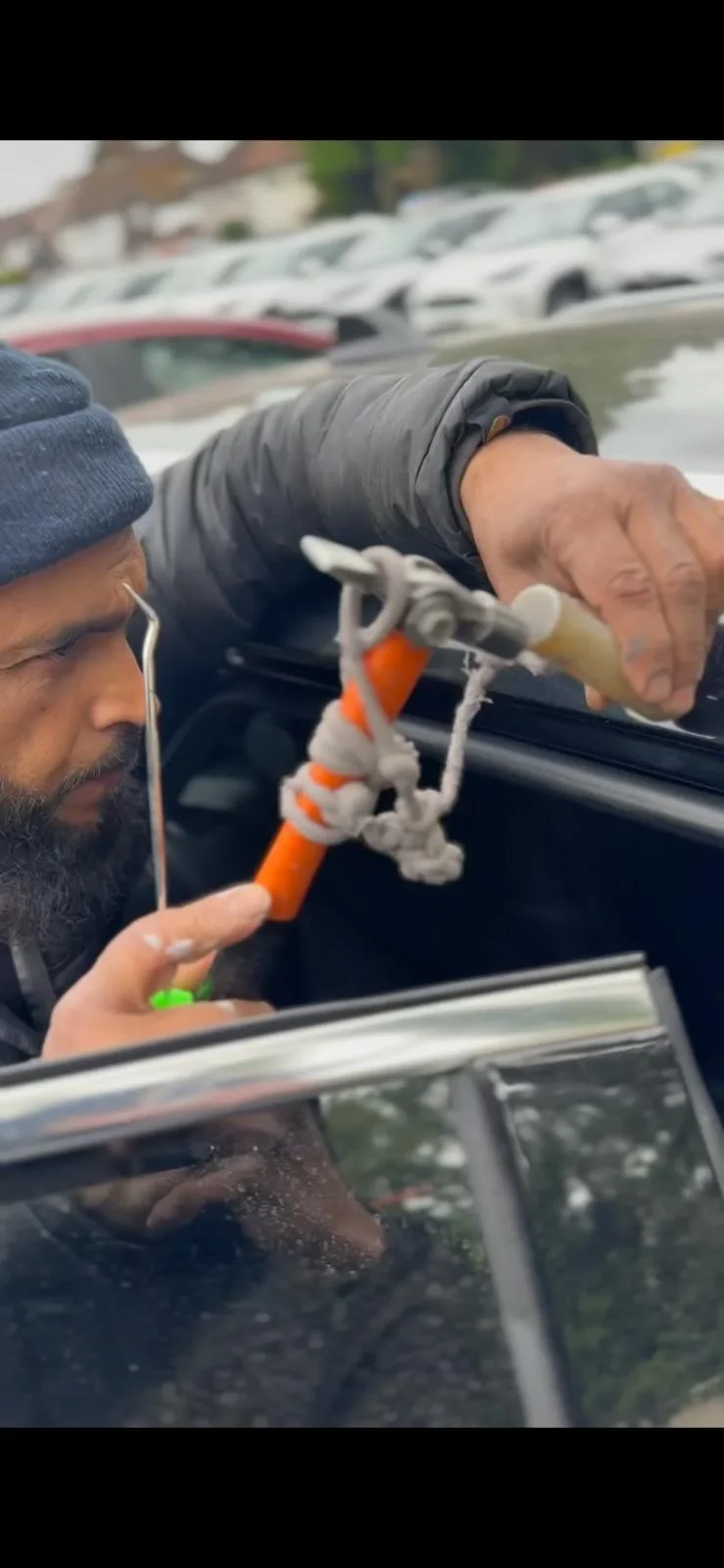 MO working on a car with PDR tools